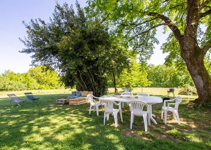 Casa de Férias Chez Renou Et Prosperou Maison Typique Du Sarladait Saint-Genies